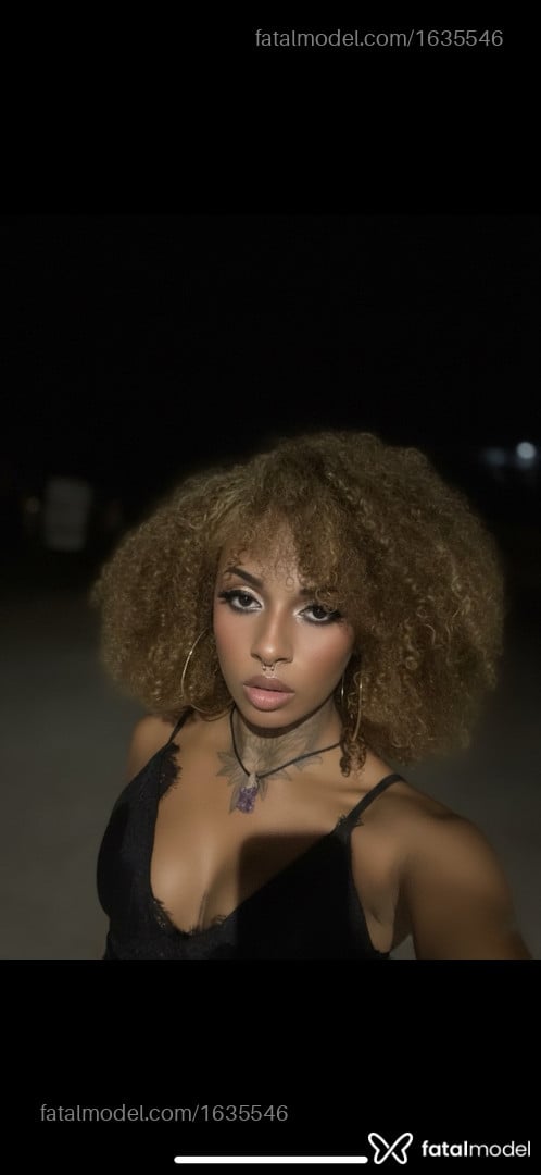 Acompanhante mulher trans com cabelo castanho de olhos pretos em Jundiaí - Marcella Mendes