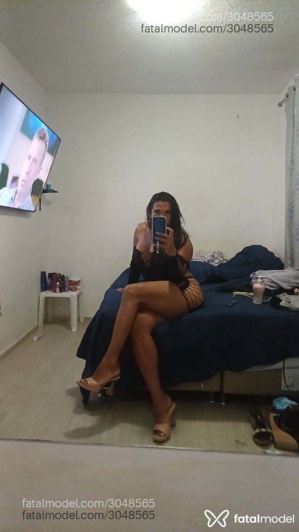Acompanhante mulher trans morena (o) de olhos mel em Virtual - Paola