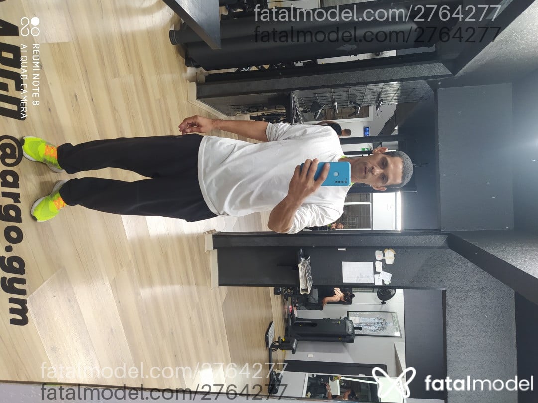 Acompanhante homem morena (o) de olhos castanhos em Virtual Acompanhante homem morena (o) de olhos castanhos em Virtual - Tomas