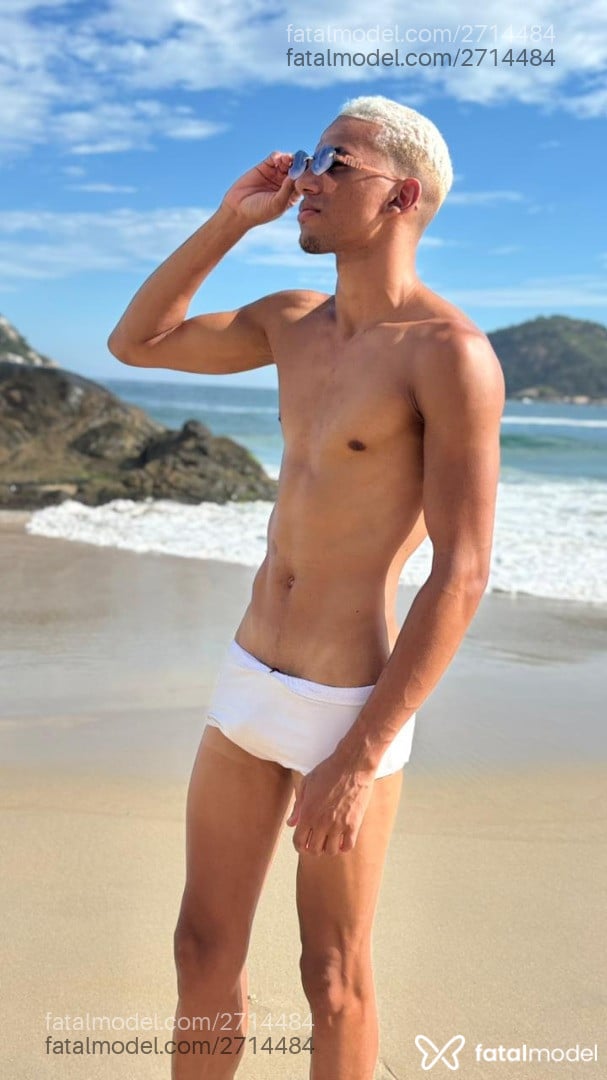 Acompanhante homem com cabelo castanho de olhos castanhos em Rio de Janeiro - Pedrinho