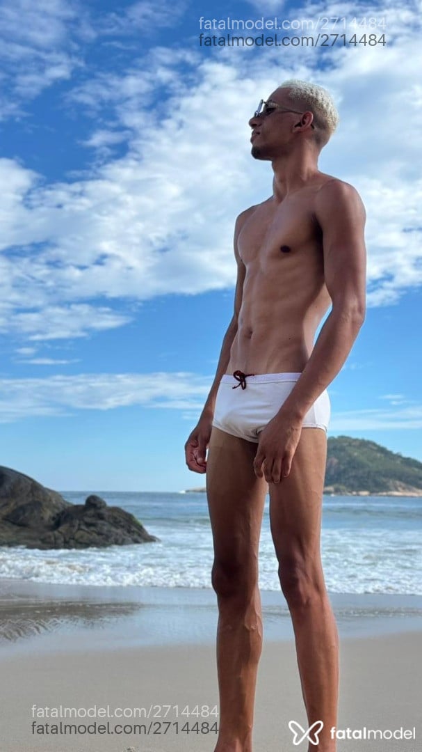 Acompanhante homem com cabelo castanho de olhos castanhos em Rio de Janeiro - Pedrinho