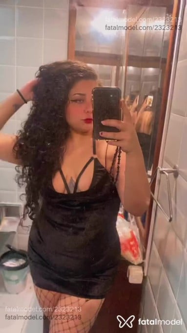 Acompanhante mulher com cabelo castanho de olhos azuis em São Paulo - Gatha