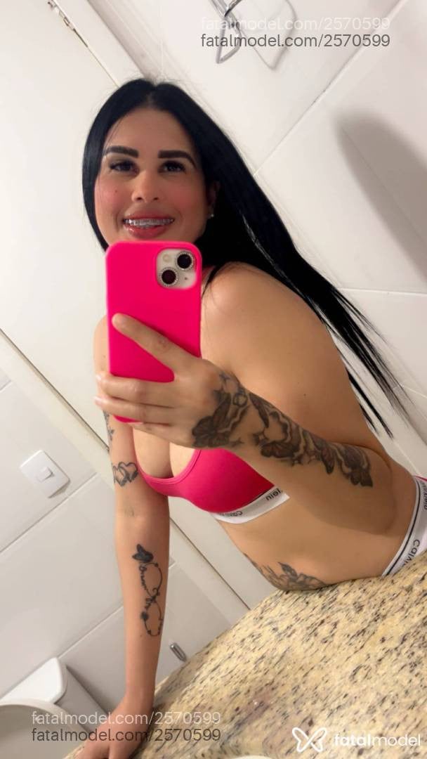 Acompanhante mulher com cabelo castanho de olhos castanhos - Lorena