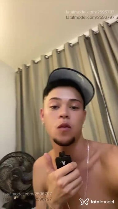 Acompanhante homem com cabelo castanho de olhos castanhos em Virtual - Biel