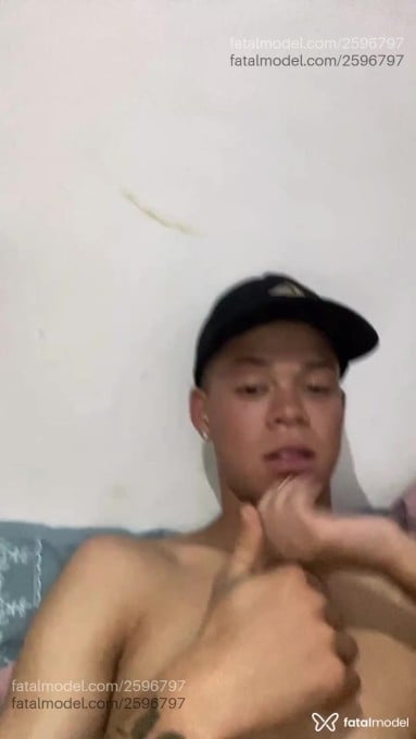 Acompanhante homem com cabelo castanho de olhos castanhos em Virtual - Biel