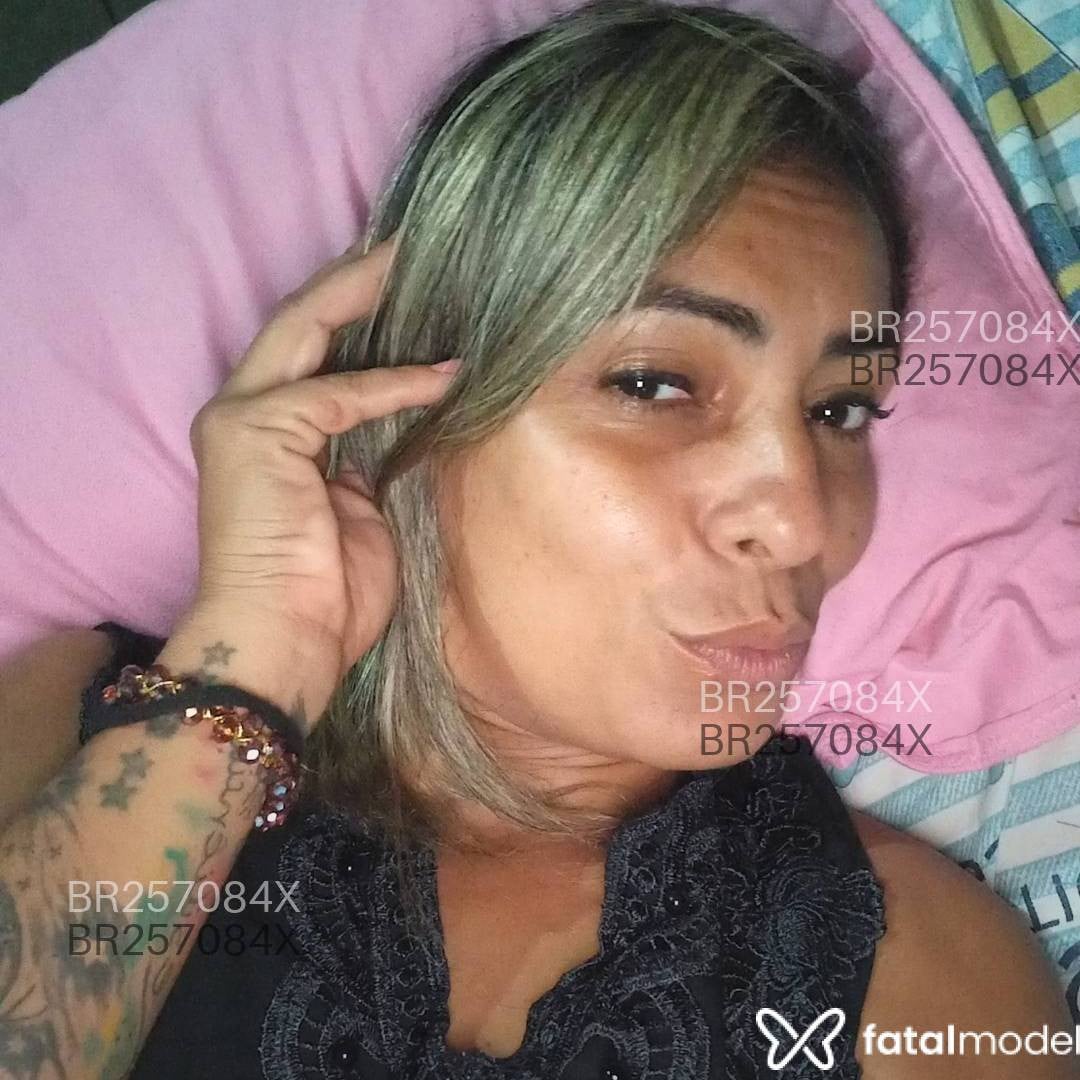 Acompanhante mulher loira (o) de olhos castanhos - Maluh