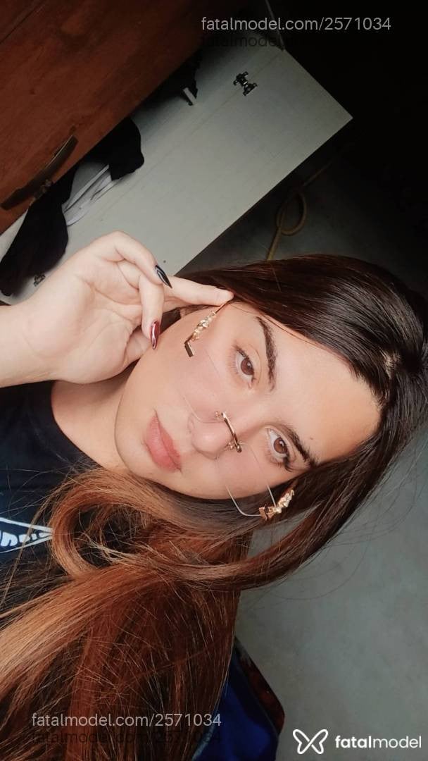 Acompanhante mulher trans com cabelo castanho de olhos castanhos - Bianca
