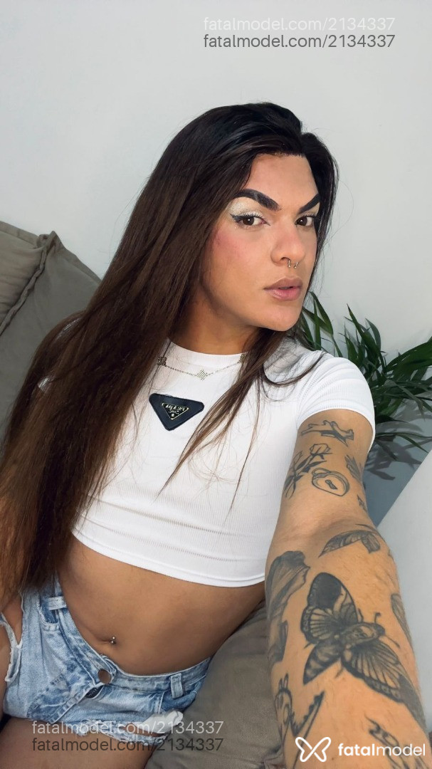 Acompanhante não-binário com cabelo castanho de olhos castanhos em Divinópolis Acompanhante não-binário com cabelo castanho de olhos castanhos em Divinópolis - Lia Ferrari