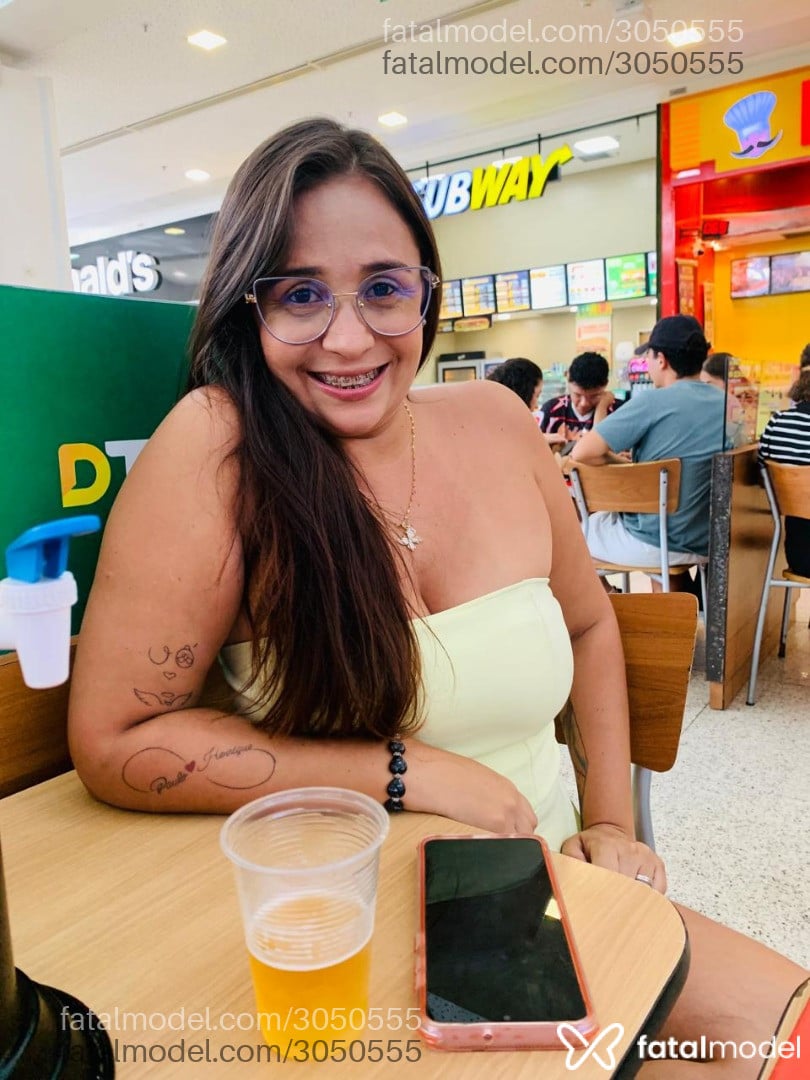 Acompanhante mulher com cabelo castanho de olhos castanhos em Recife - Lorena