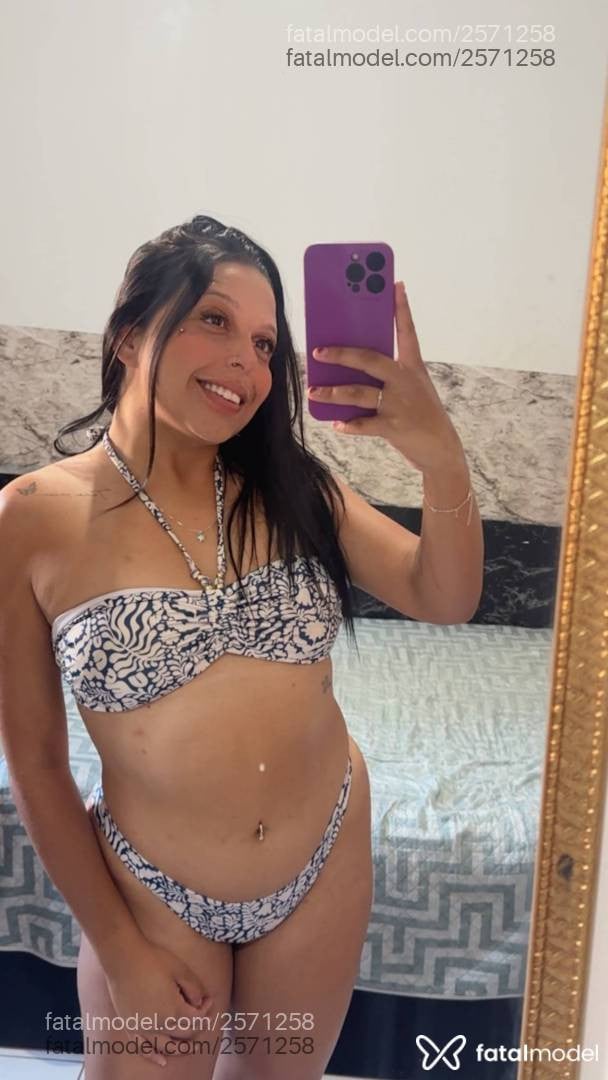 Acompanhante mulher loira (o) de olhos castanhos - Danny