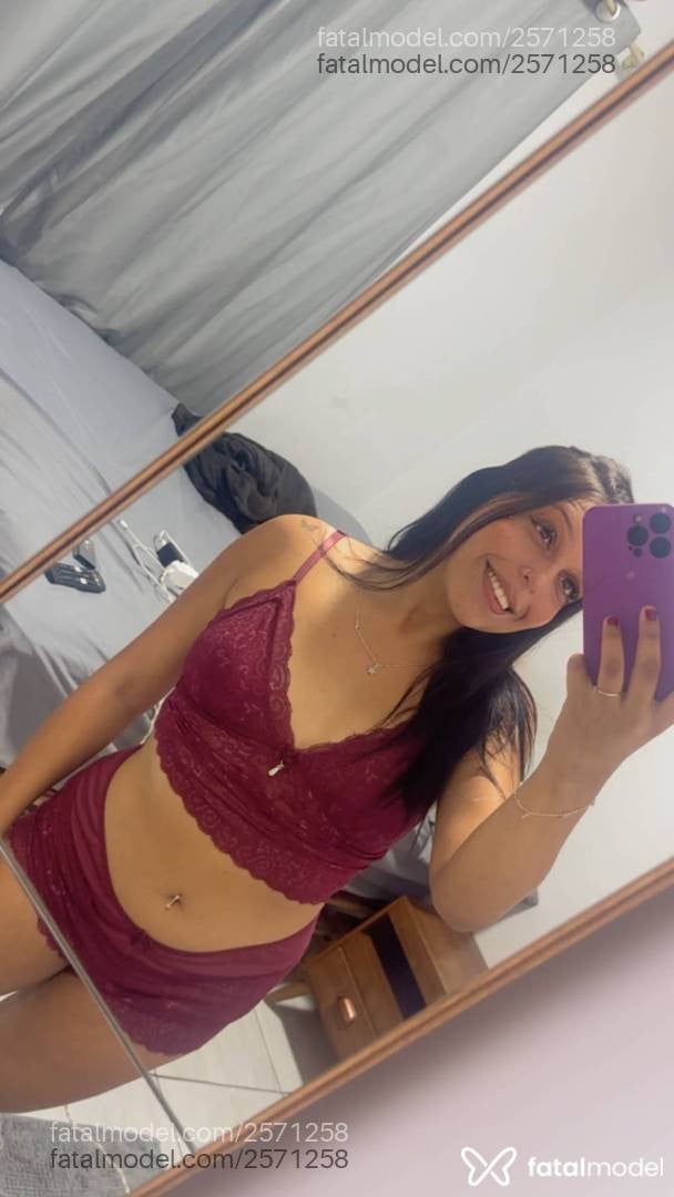 Acompanhante mulher loira (o) de olhos castanhos - Sophia Ferraz