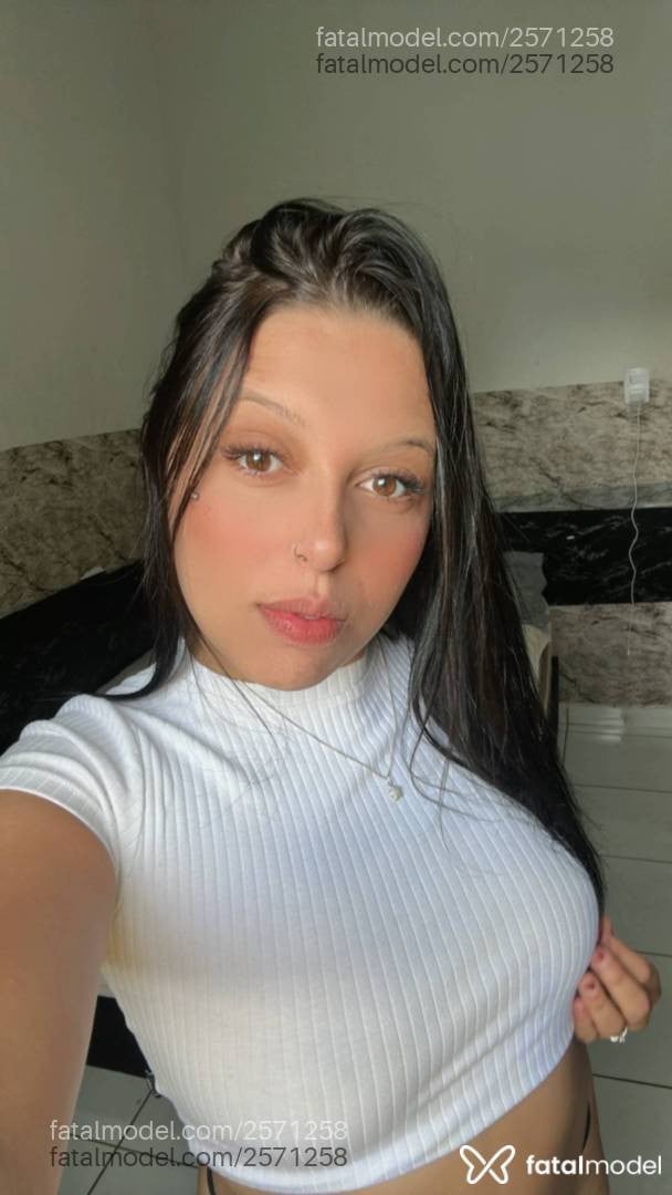 Acompanhante mulher loira (o) de olhos castanhos - Danny