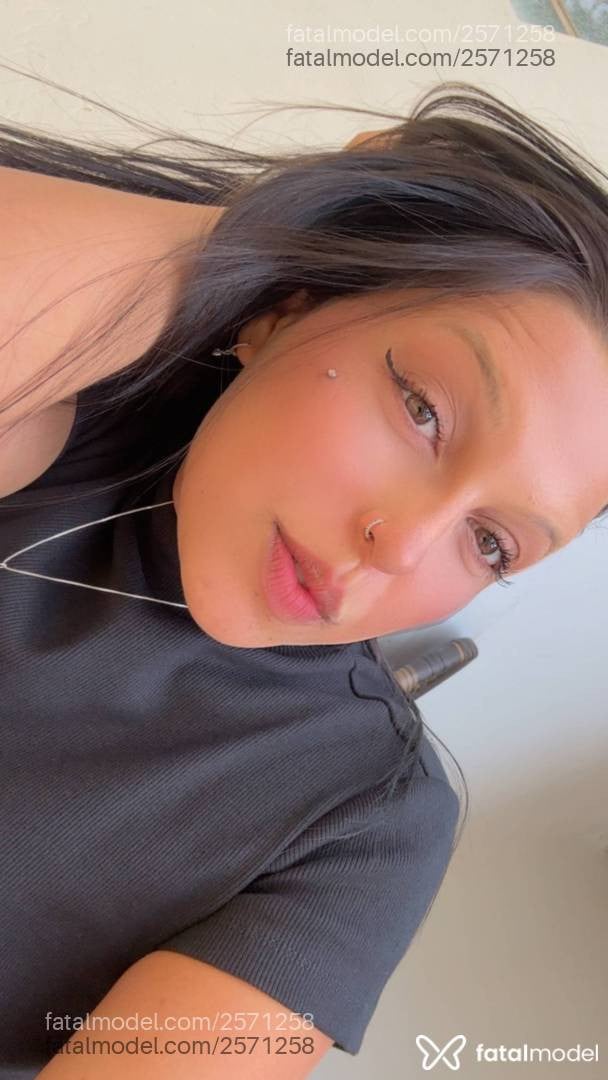 Acompanhante mulher loira (o) de olhos castanhos - Danny