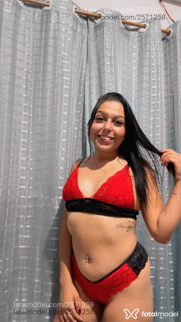Acompanhante mulher loira (o) de olhos castanhos - Danny