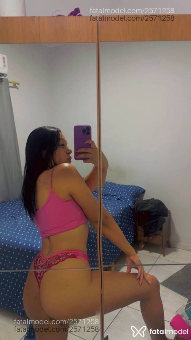 Acompanhante mulher loira (o) de olhos castanhos - Sophia Ferraz