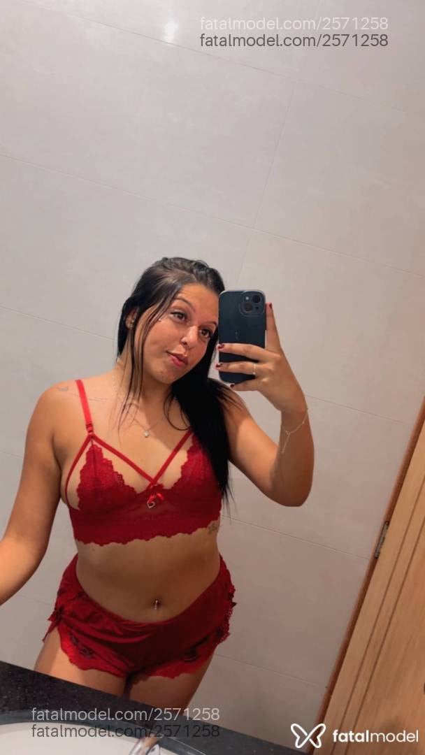 Acompanhante mulher loira (o) de olhos castanhos - Danny