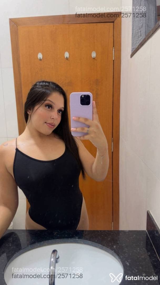 Acompanhante mulher loira (o) de olhos castanhos - Sophia Ferraz