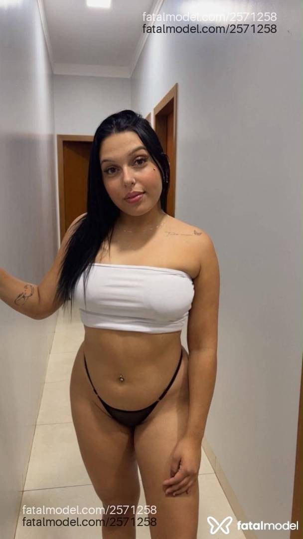 Acompanhante mulher loira (o) de olhos castanhos - Danny