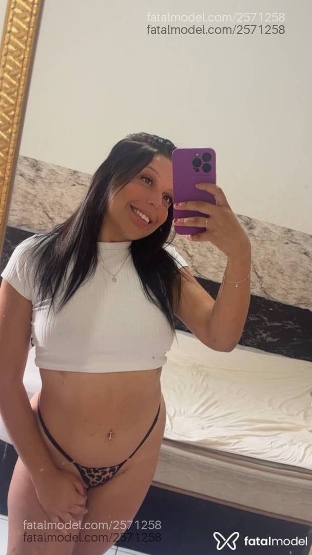 Acompanhante mulher loira (o) de olhos castanhos - Danny