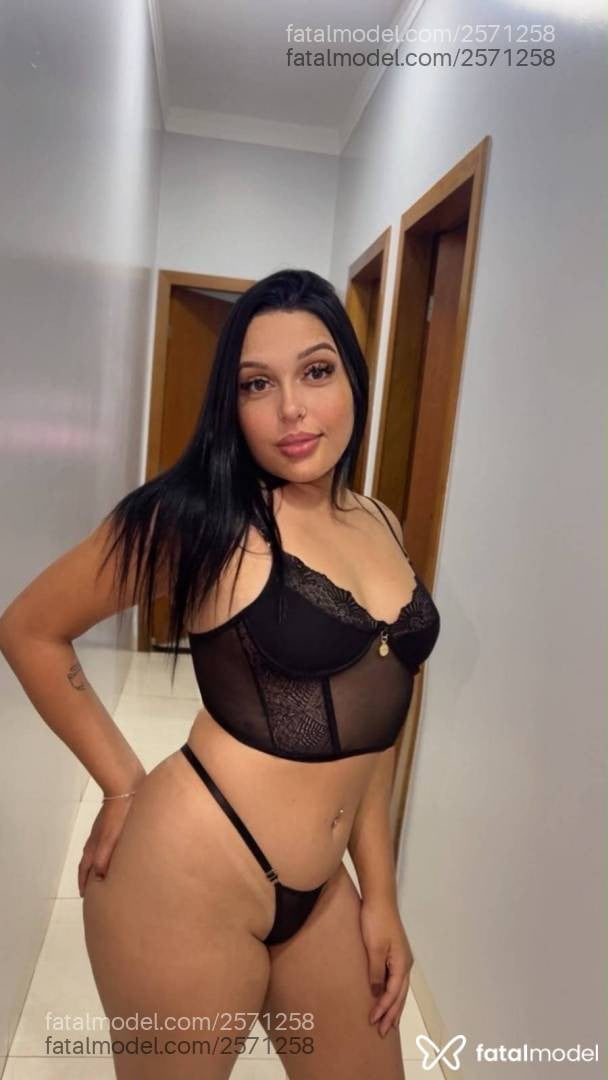 Acompanhante mulher loira (o) de olhos castanhos - Danny