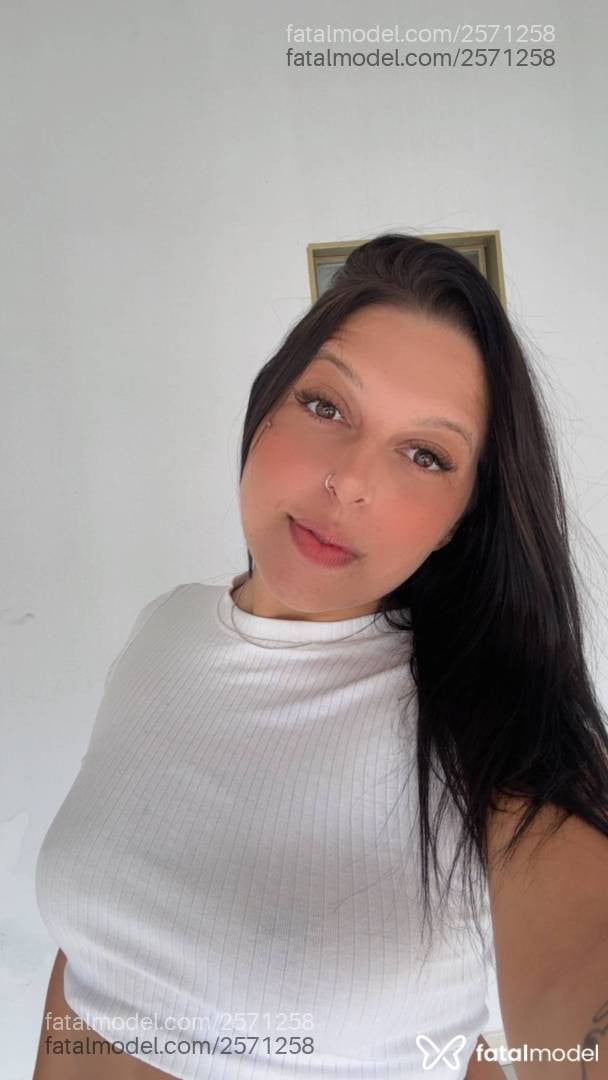 Acompanhante mulher loira (o) de olhos castanhos - Danny