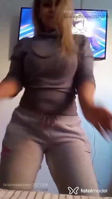 Acompanhante mulher loira (o) de olhos castanhos - Afrodith Acompanhante mulher loira (o) de olhos castanhos - Afrodith