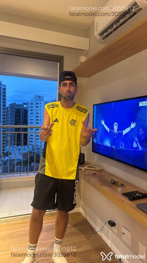 Acompanhante homem com cabelo castanho de olhos castanhos em São Paulo - Bruno Zaffir