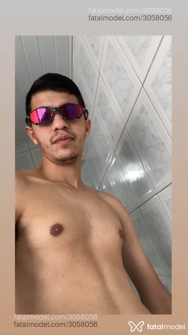 Acompanhante homem com cabelo castanho de olhos castanhos em Poços de Caldas Acompanhante homem com cabelo castanho de olhos castanhos em Poços de Caldas - Ygor Vini