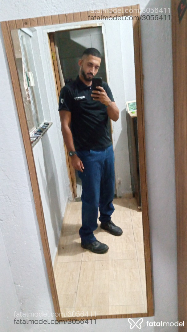 Acompanhante homem com cabelo castanho de olhos castanhos em Virtual Acompanhante homem com cabelo castanho de olhos castanhos em Virtual - Gustavo