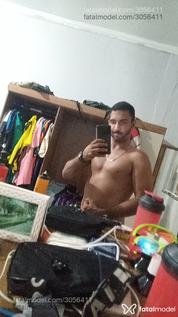 Acompanhante homem com cabelo castanho de olhos castanhos em Virtual Acompanhante homem com cabelo castanho de olhos castanhos em Virtual - Gustavo