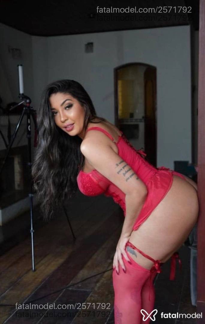 Acompanhante mulher com cabelo castanho de olhos castanhos - Maya Mestiçaa