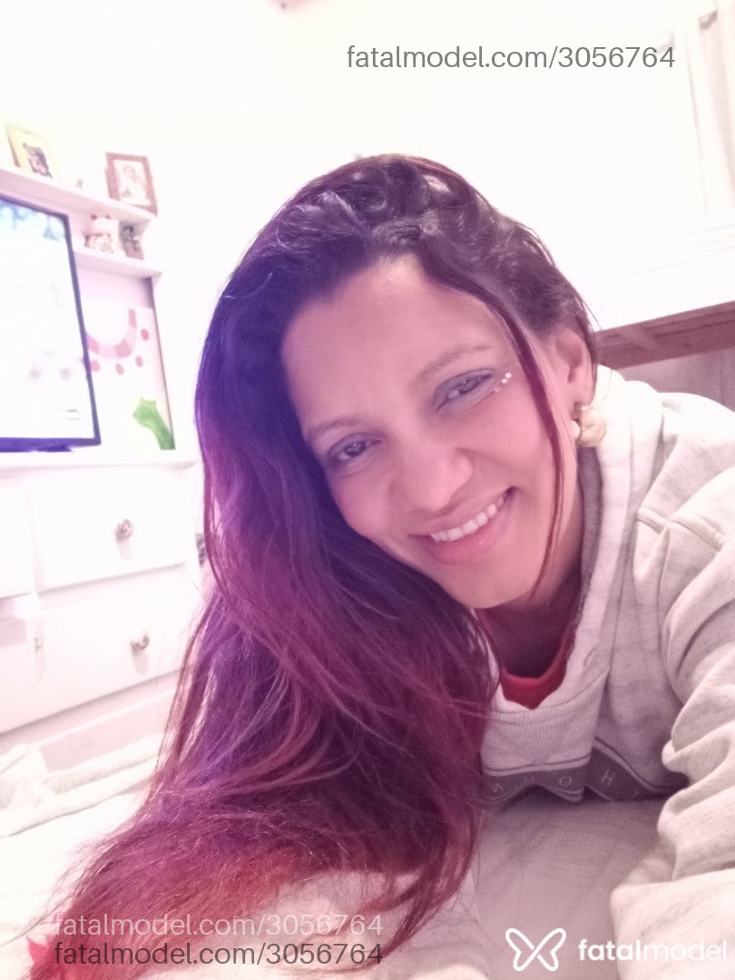 Acompanhante mulher com cabelo colorido de olhos castanhos em São Paulo - Jully
