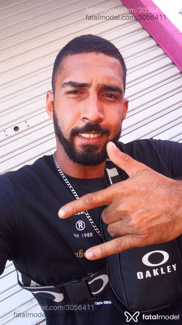 Acompanhante homem com cabelo castanho de olhos castanhos em Virtual Acompanhante homem com cabelo castanho de olhos castanhos em Virtual - Gustavo