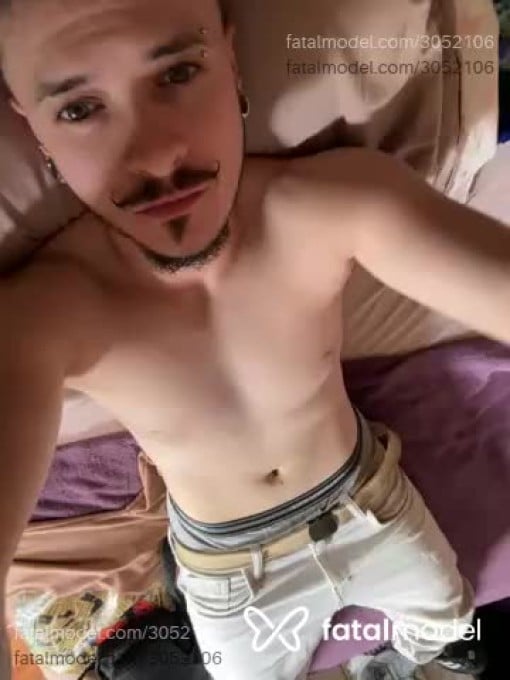 Acompanhante homem trans com cabelo castanho de olhos verdes em Porto Alegre - Murilo