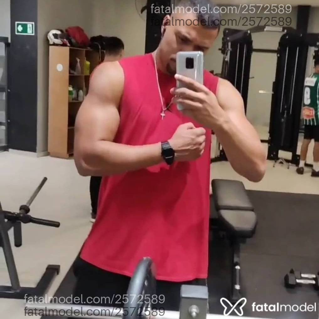 Acompanhante homem morena (o) de olhos pretos em Virtual - Lord Marck