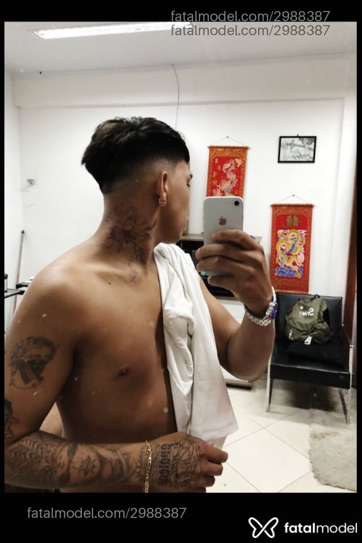 Acompanhante homem com cabelo castanho de olhos pretos em Salinópolis Acompanhante homem com cabelo castanho de olhos pretos em Salinópolis - Douglas Sampaio