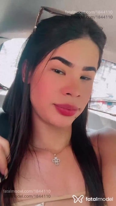 Acompanhante mulher trans com cabelo castanho de olhos castanhos - Gabe