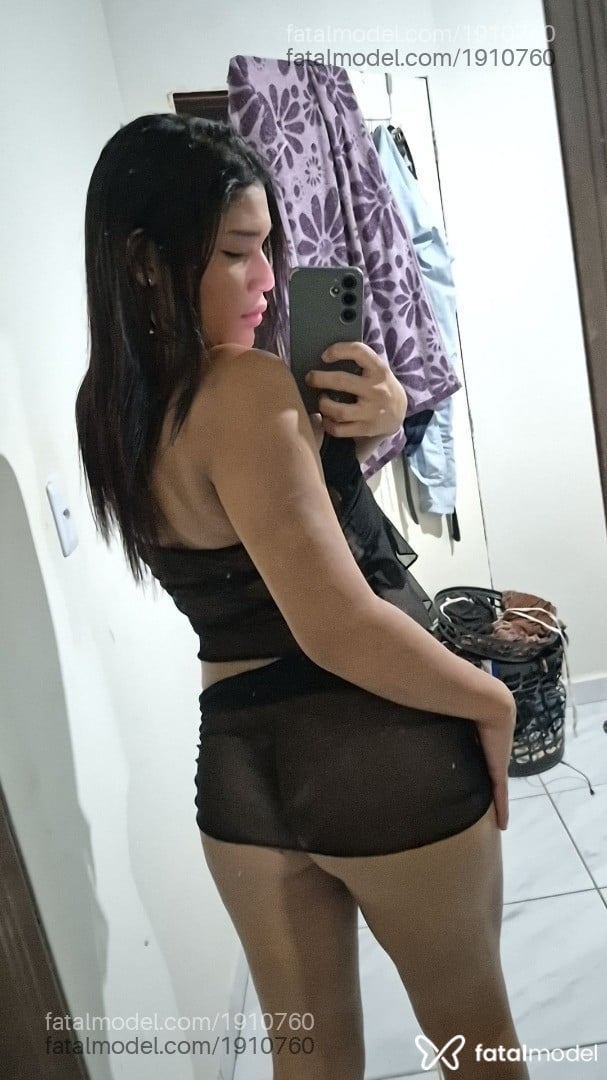 Acompanhante mulher trans com cabelo castanho de olhos castanhos em Belém Acompanhante mulher trans com cabelo castanho de olhos castanhos em Belém - Mai