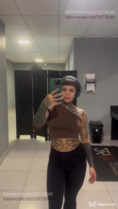 Acompanhante mulher com cabelo castanho de olhos castanhos em Gravataí - Solar