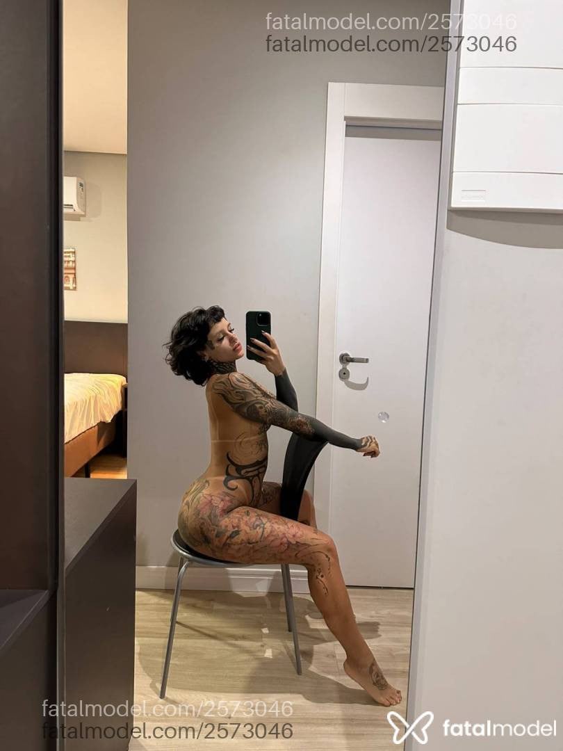 Acompanhante mulher com cabelo castanho de olhos castanhos em Criciúma Acompanhante mulher com cabelo castanho de olhos castanhos em Criciúma - Solar