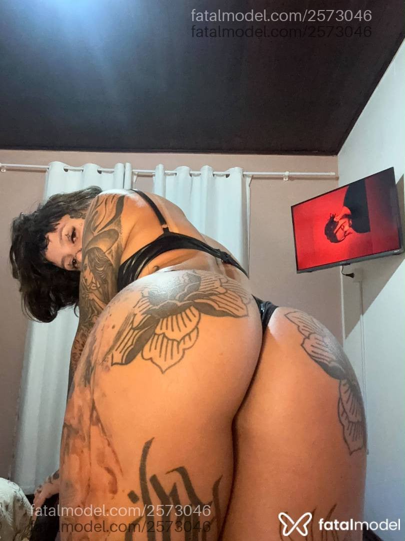 Acompanhante mulher com cabelo castanho de olhos castanhos - Solar