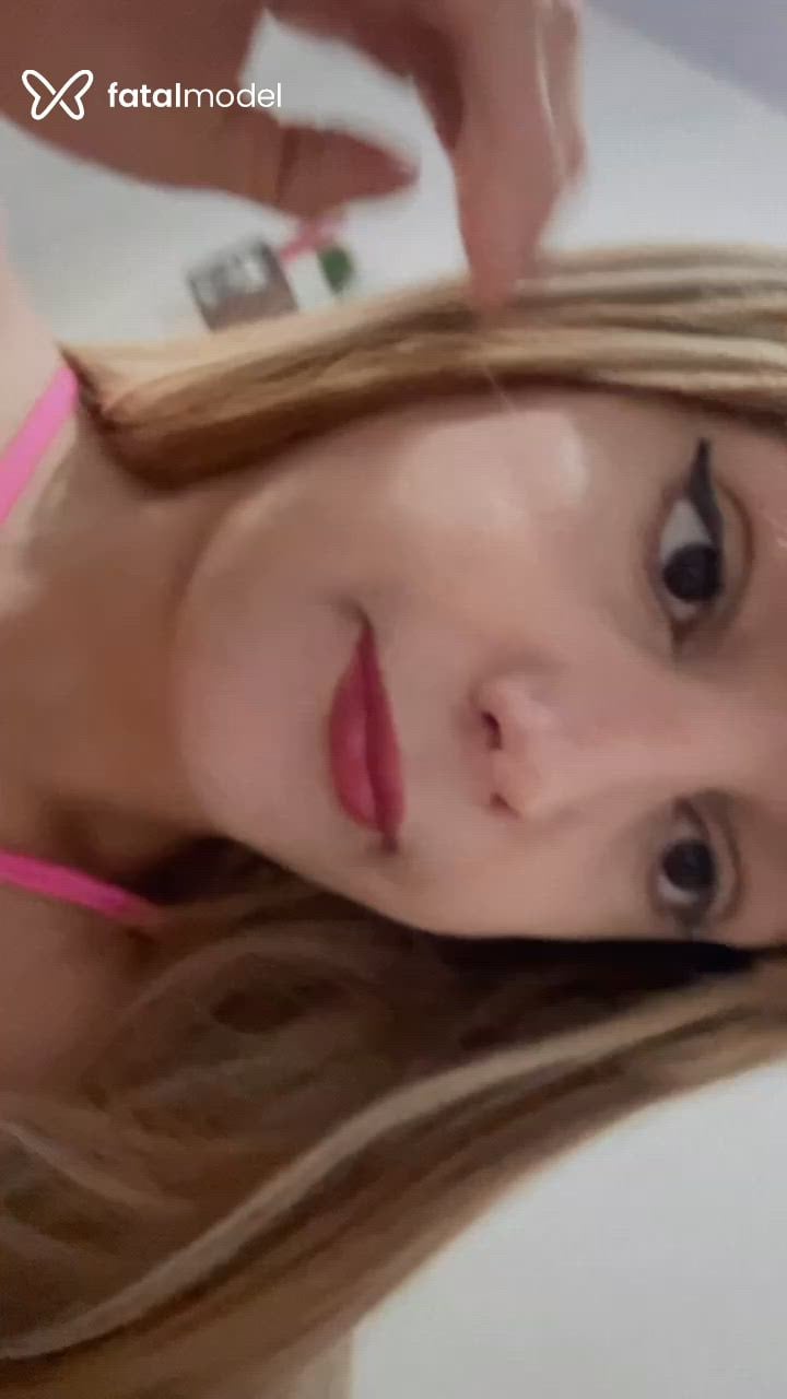 Acompanhante mulher trans loira (o) de olhos castanhos - Camila Steinkopf