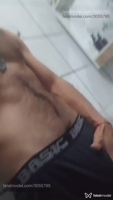 Acompanhante homem com cabelo castanho de olhos castanhos em Virtual - Leozinho