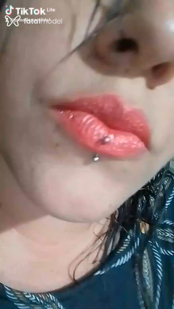Acompanhante mulher com cabelo castanho de olhos castanhos - Priscila