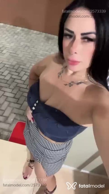 Acompanhante mulher morena (o) de olhos mel - Cristal