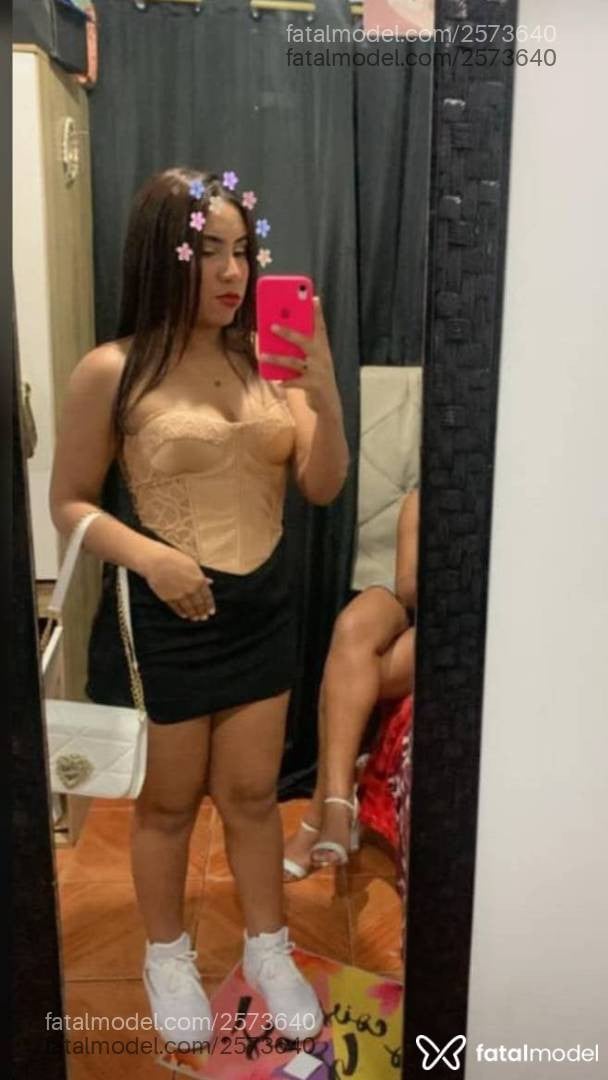 Acompanhante mulher com cabelo castanho de olhos azuis em Virtual - Vanessa
