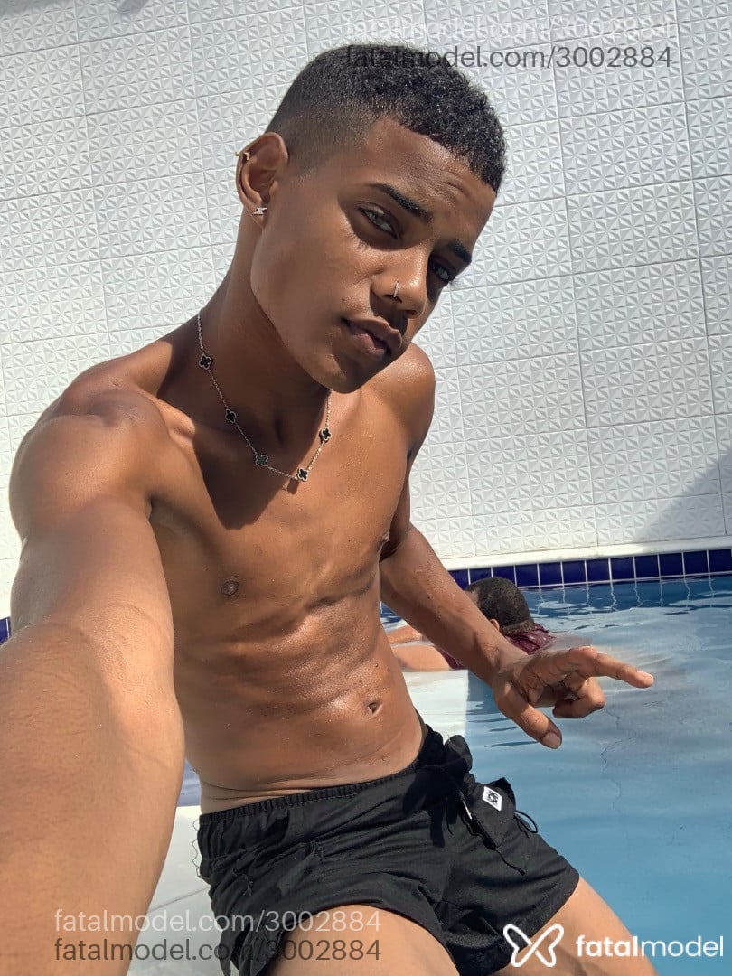 Acompanhante homem morena (o) de olhos pretos - Angel Acompanhante homem morena (o) de olhos pretos - Angel