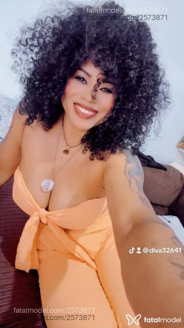 Acompanhante mulher morena (o) de olhos pretos - Cacau