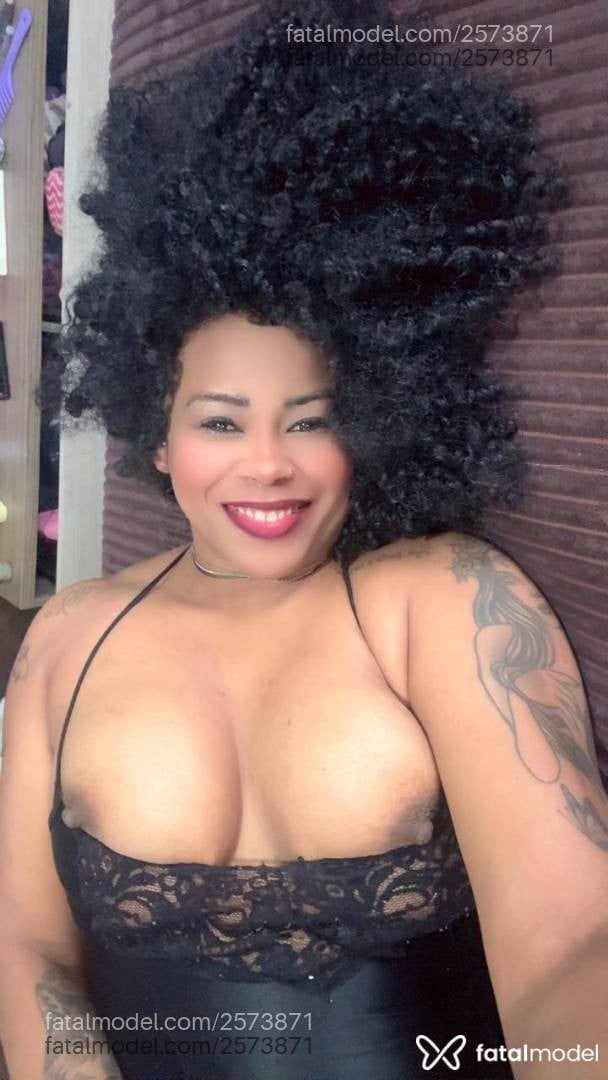 Acompanhante mulher morena (o) de olhos pretos - Cacau