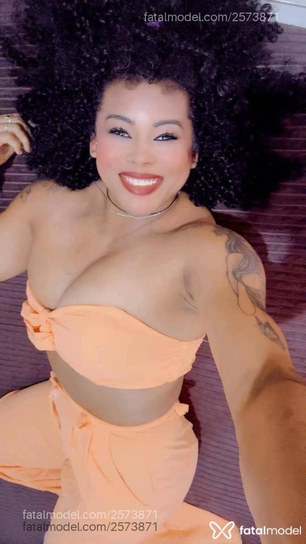 Acompanhante mulher morena (o) de olhos pretos - Cacau